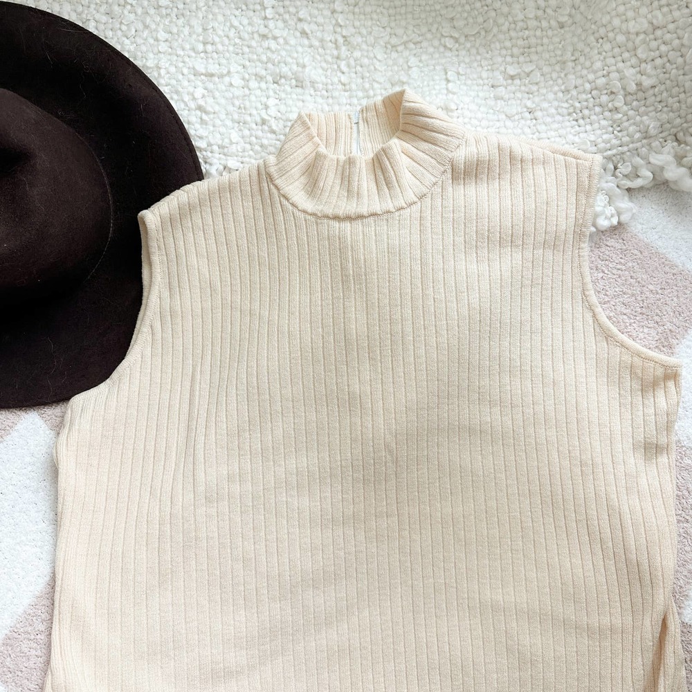 St. John Collection by Marie Gray Turtleneck Ribbed Sleeveless top with zipper